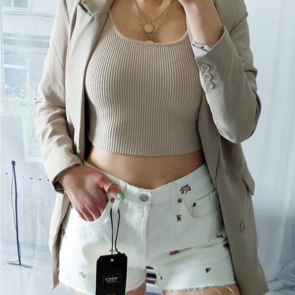 NWT-Sz 29- Levis Premium 501 High Waisted Shorts in Ivory w/embroidered flowers - Picture 5 of 5